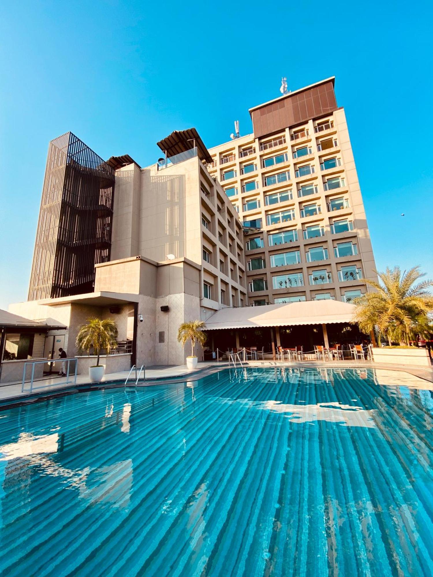 The Landmark Towers Kanpur Bagian luar foto